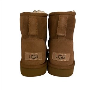 NWT UGG Classic Mini II in Chestnut